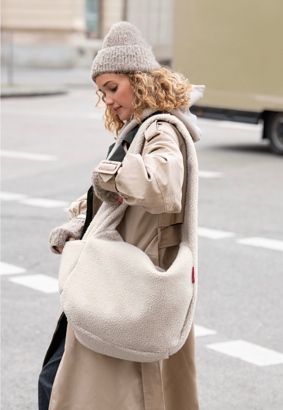 reisenthel Moonbag Teddy Sand Hobo Bag