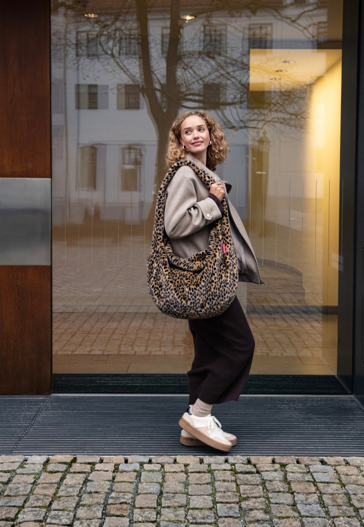 reisenthel Moonbag Leo Fake Fur Hobo Bag
