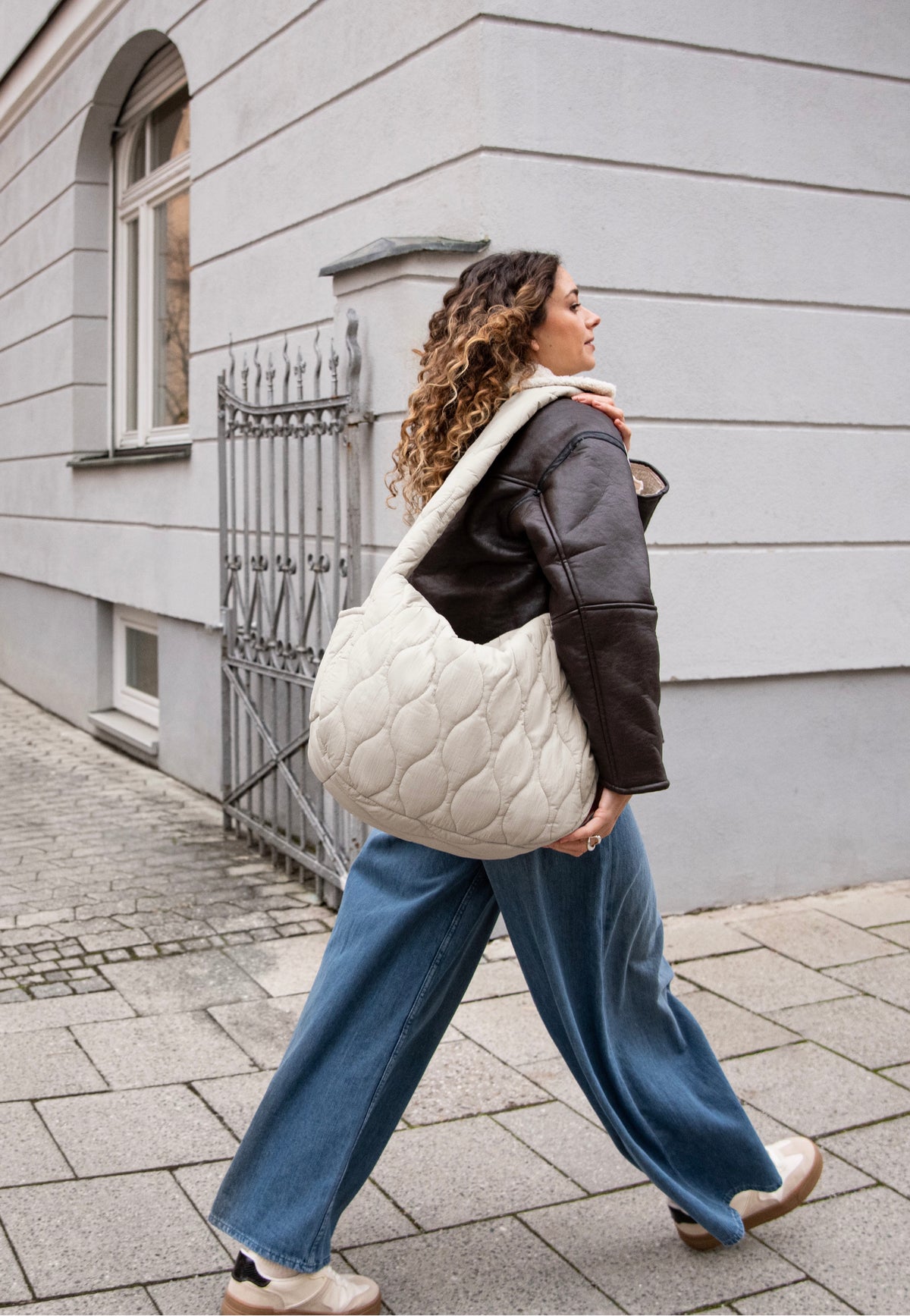 reisenthel Moonbag Puffer Stone Hobo Bag