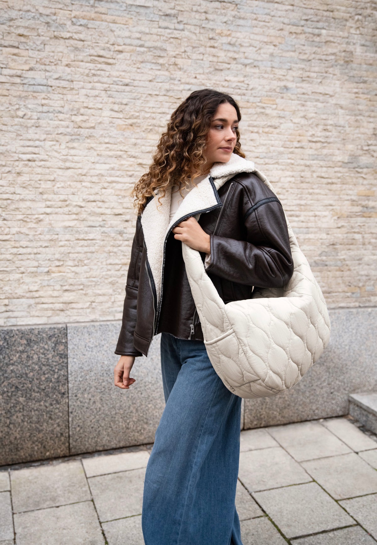 reisenthel Moonbag Puffer Stone Hobo Bag