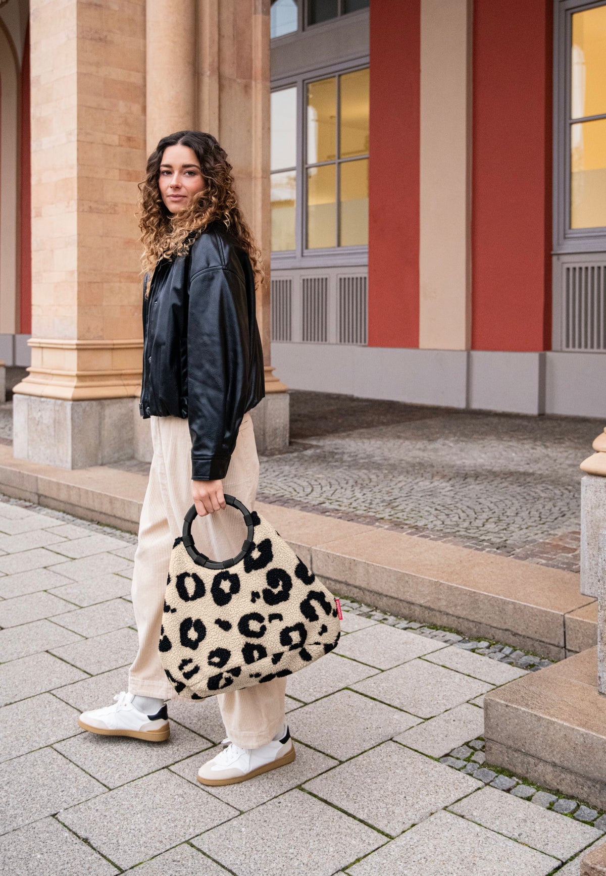 reisenthel Loopbag Hobo Teddy Leo Cream Shopper
