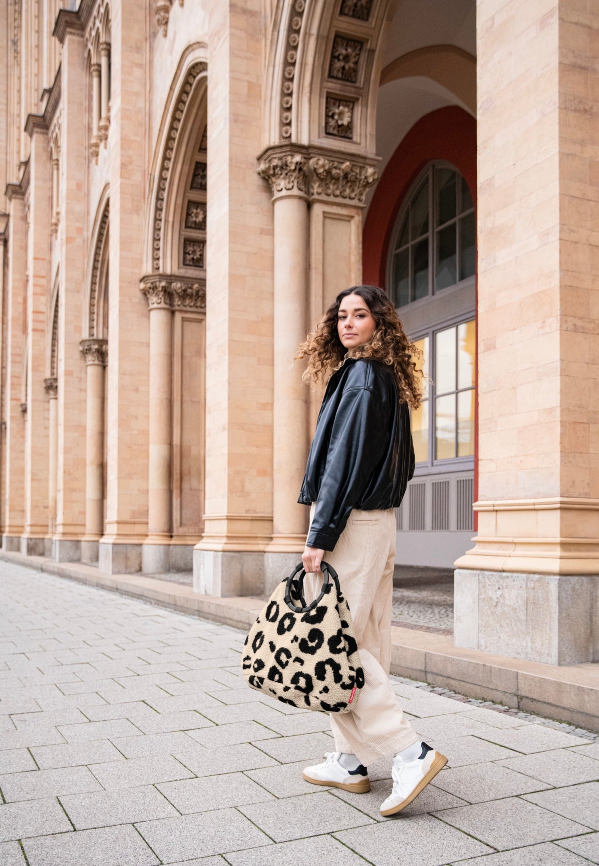 reisenthel Loopbag Hobo Teddy Leo Cream Shopper
