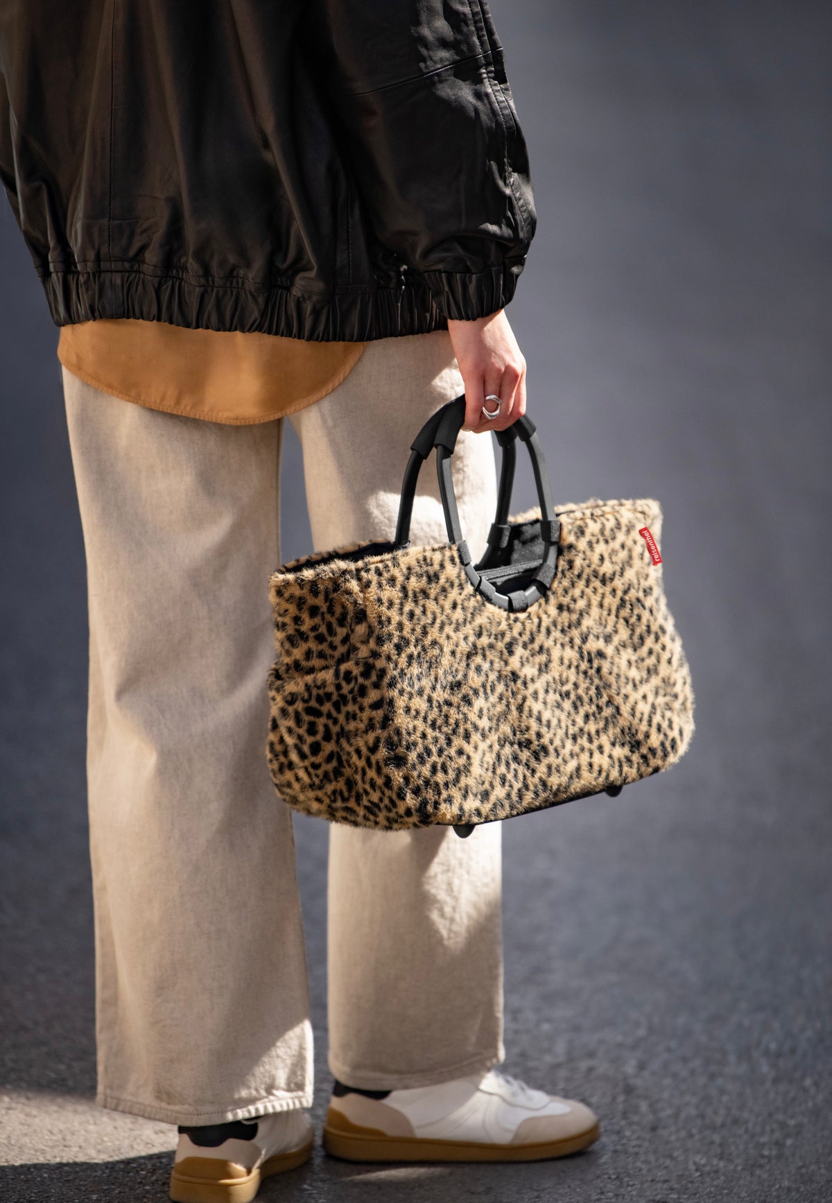 reisenthel Loopshopper M Leo Fake Fur Einkaufskorb