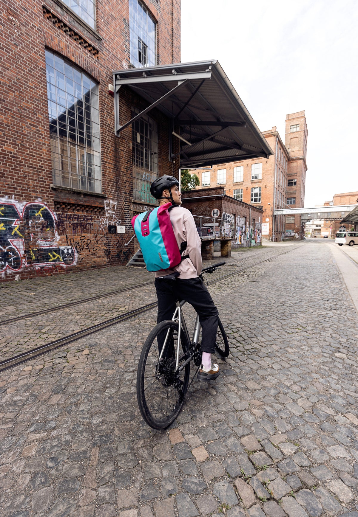 ORTLIEB Velocity Lite Cyber 23L Cyber Blue/Pink Reiserucksack
