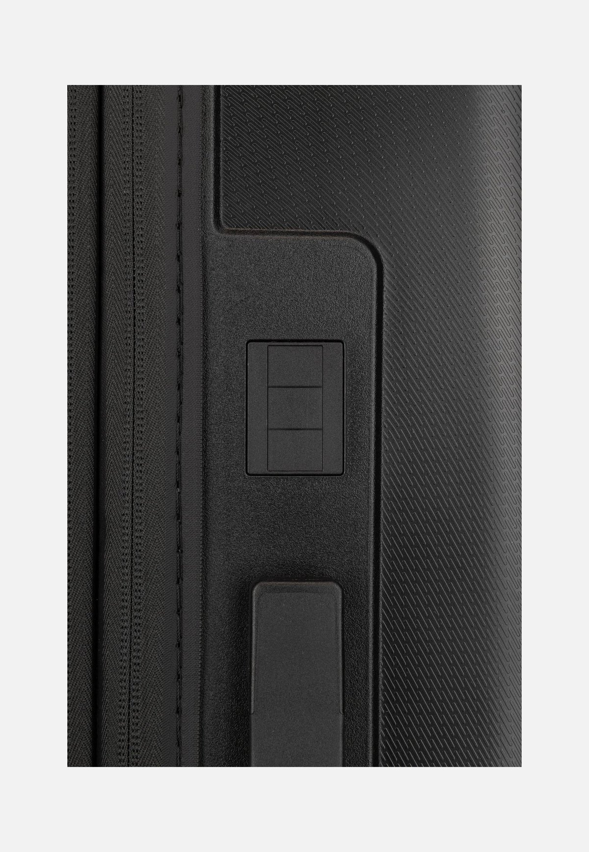 American Tourister Dashpop Spinner 77 EXP True Black Koffer