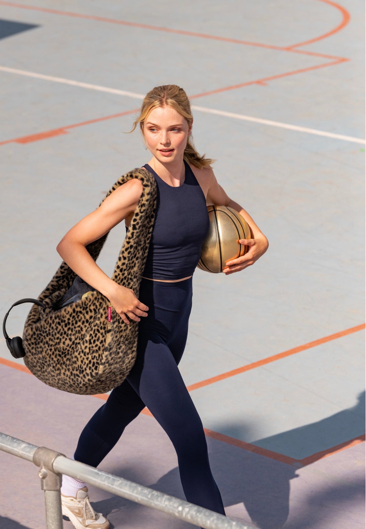 reisenthel Moonbag Leo Fake Fur Hobo Bag