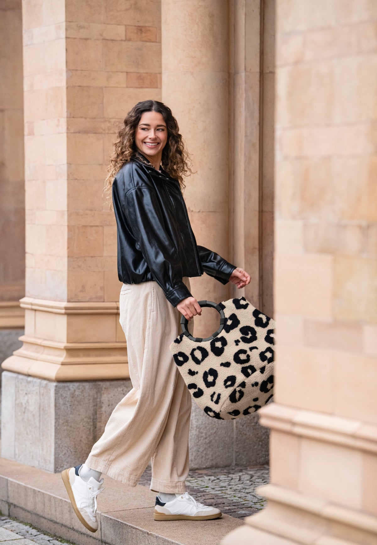 reisenthel Loopbag Hobo Teddy Leo Cream Shopper