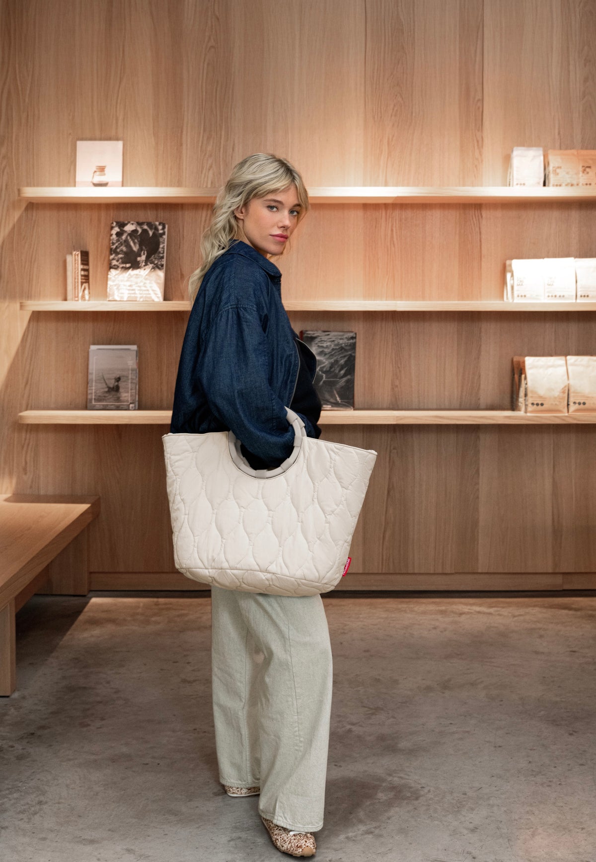 reisenthel Loopbag Hobo Puffer Stone Shopper